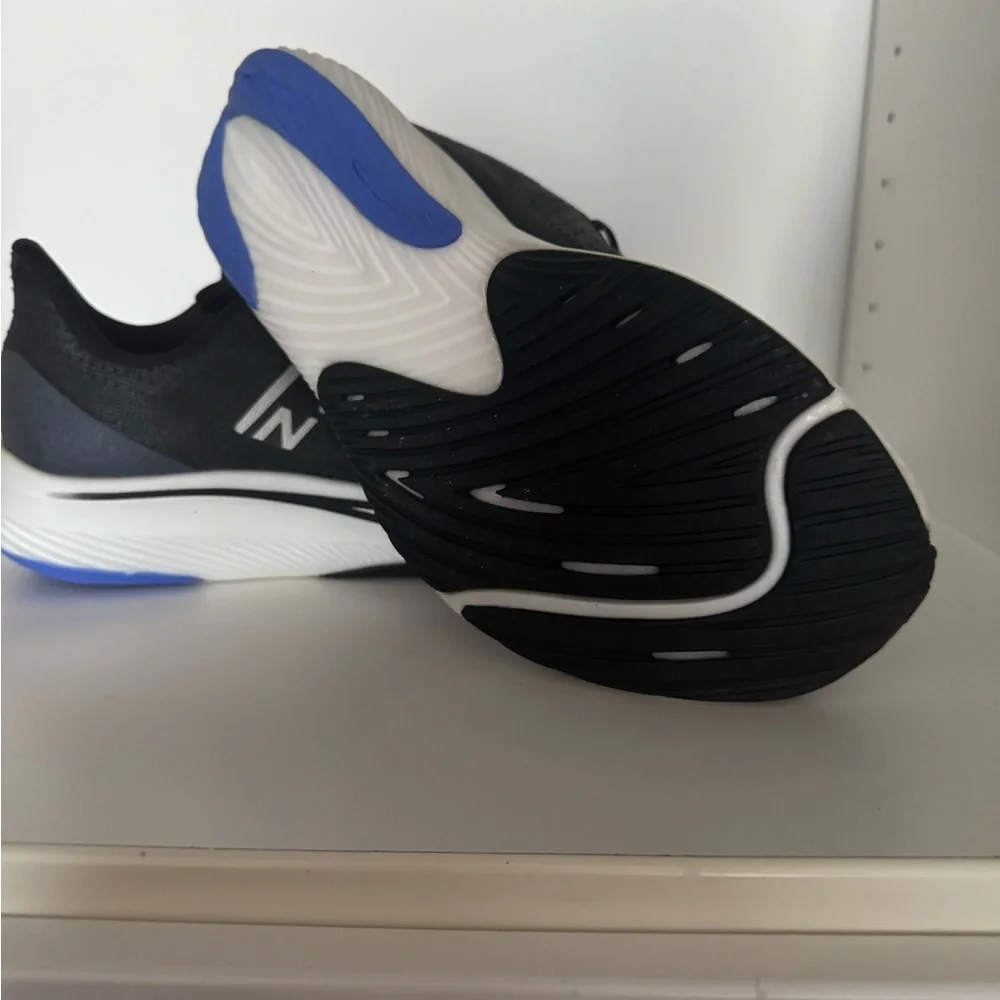 New Balance Women’s sneakers - Picture 3 of 3